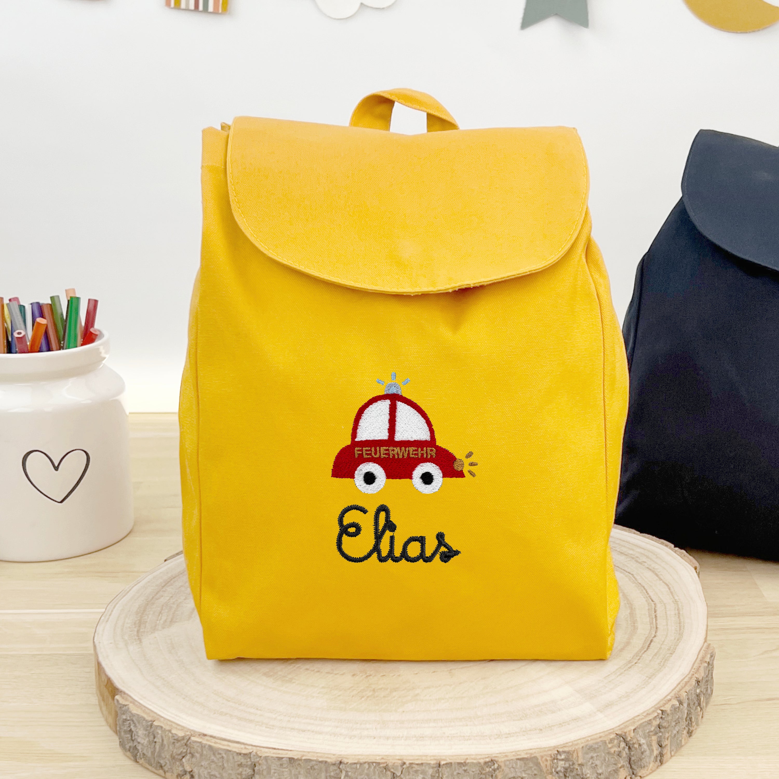 Bio Kinderrucksack mit Namen und Auto - Senf/Schwarz