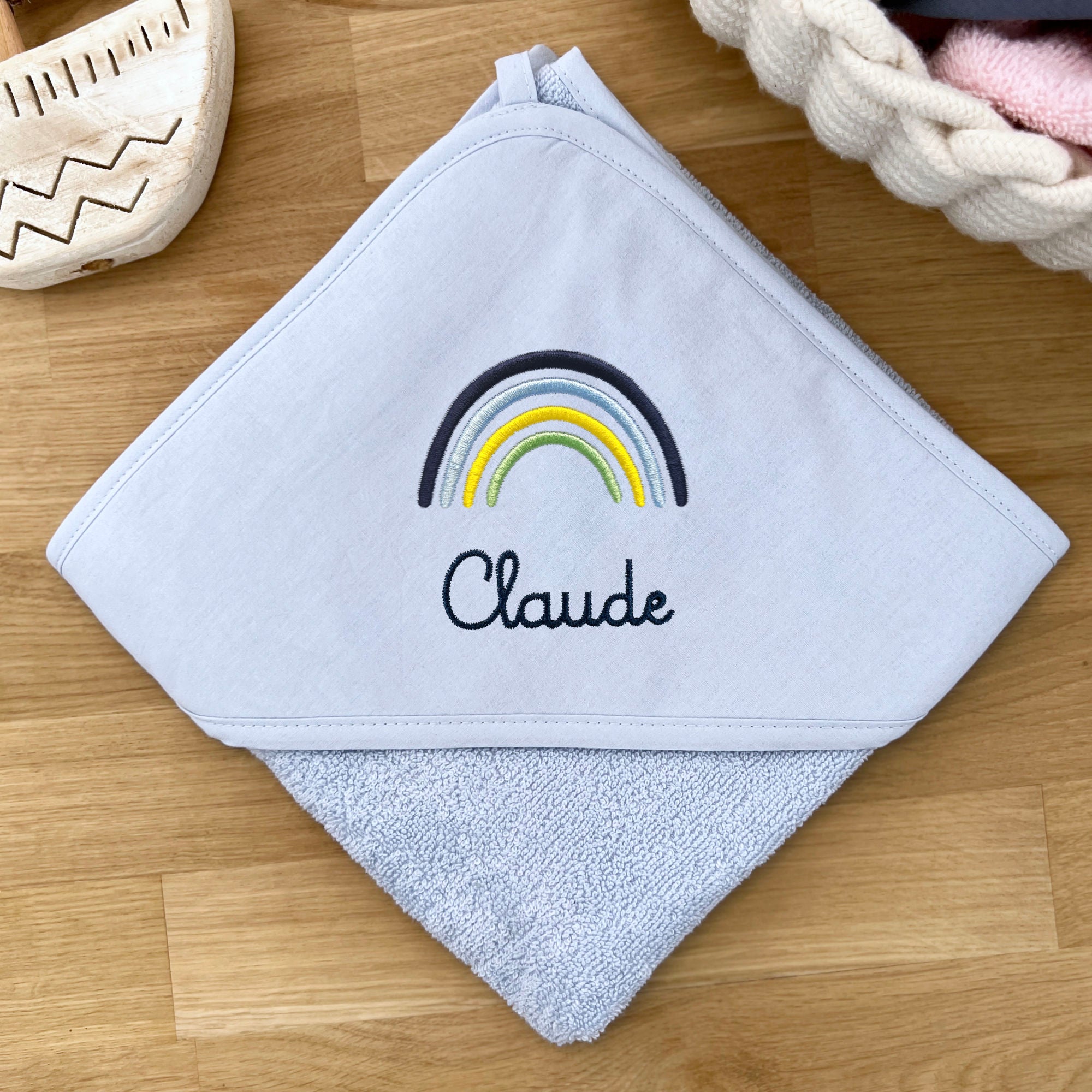 Kinder/Baby-Kapuzenhandtuch mit Namen - Hellblau / Regenbogen