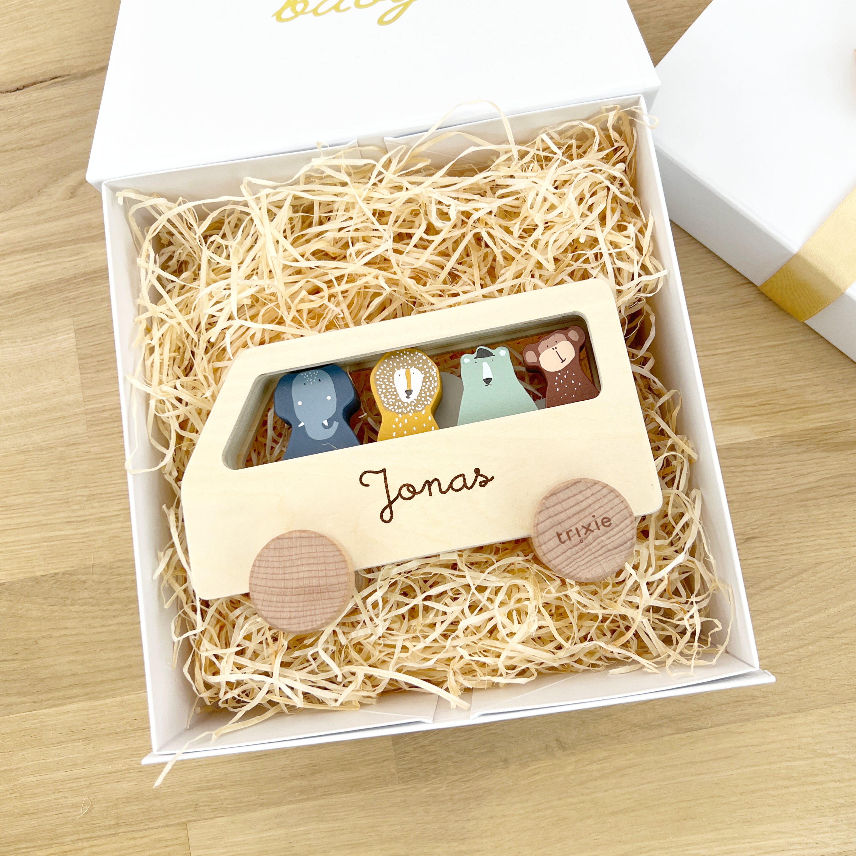 Holzauto mit Namen personalisiert - Kindergeschenk