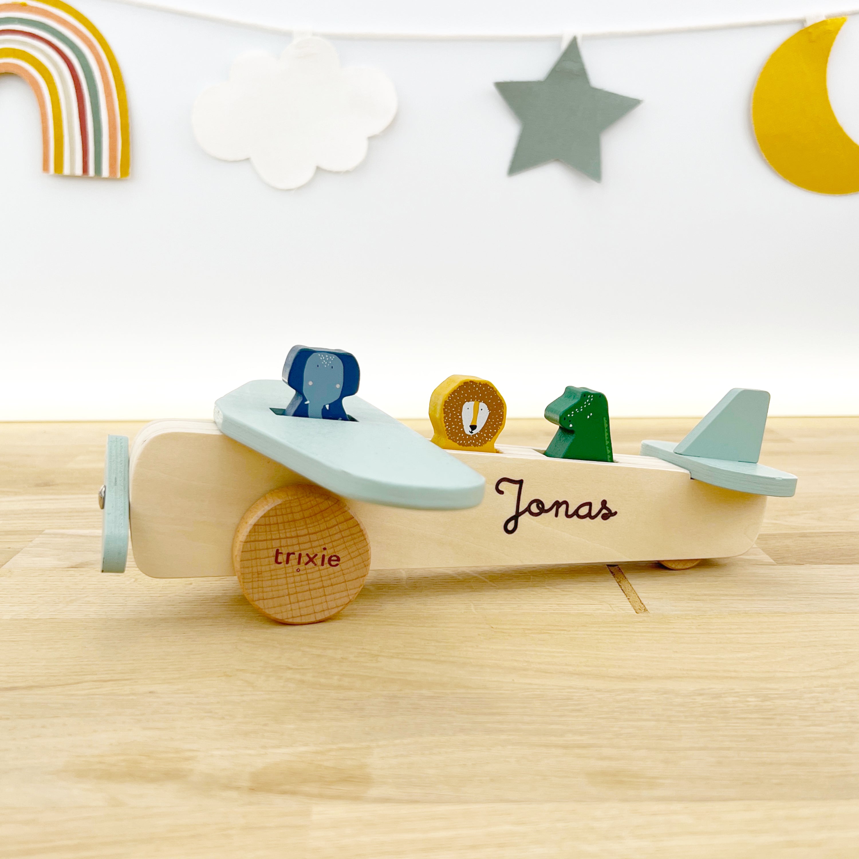 Holzflugzeug mit Namen personalisiert